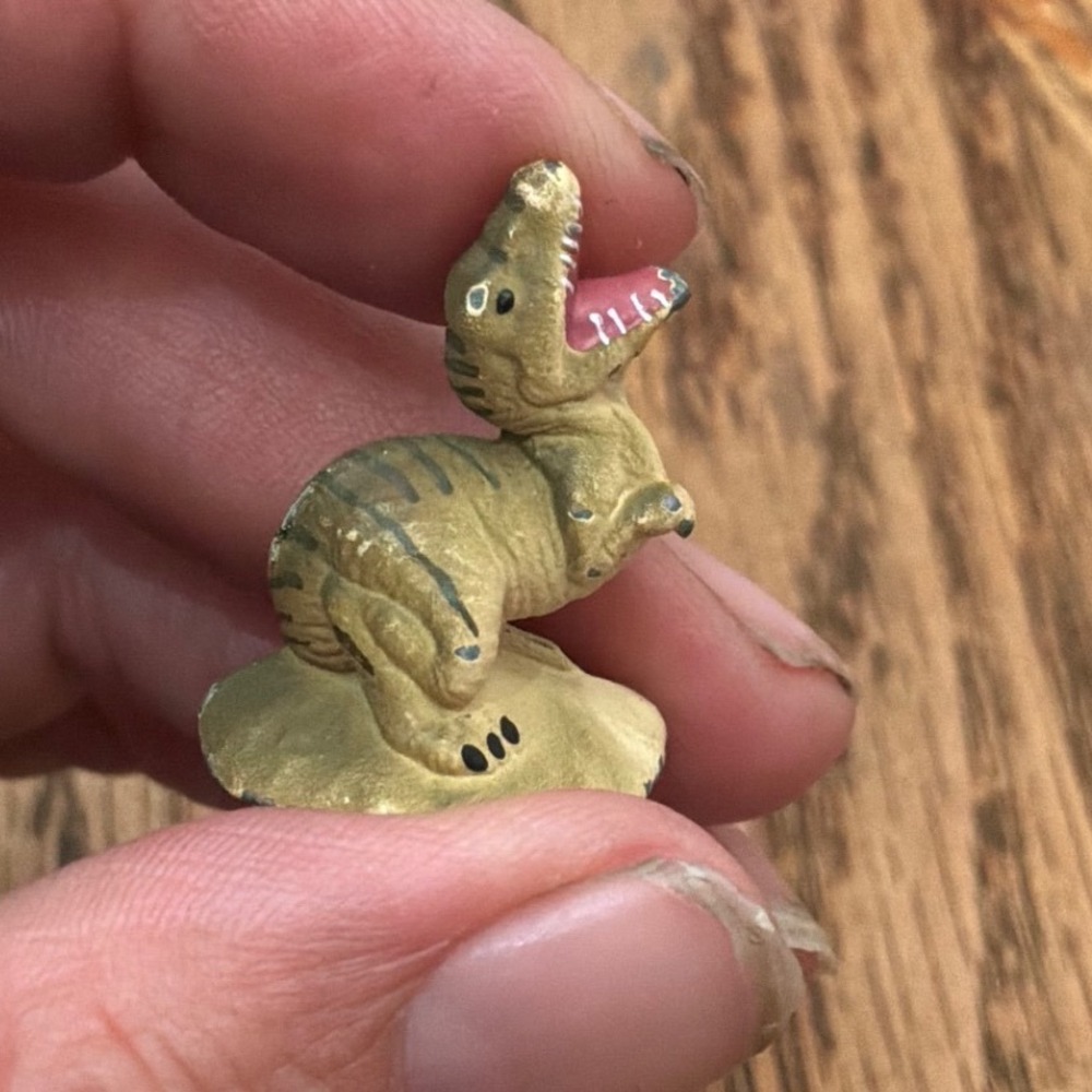 Vintage Unisex Jurassic Park T-Rex‎ Miniature 1 Inch Tan